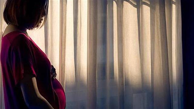 Η κατάθλιψη της μητέρας διπλασιάζει τον κίνδυνο της πάθησης στο παιδί