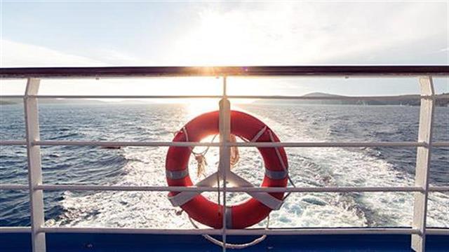 Υποχρεωτική η μάσκα στους εξωτερικούς χώρους πλοίων