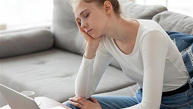 Οι 7 καλύτερες τροφές για να αποφύγετε τη μεσημεριανή υπνηλία