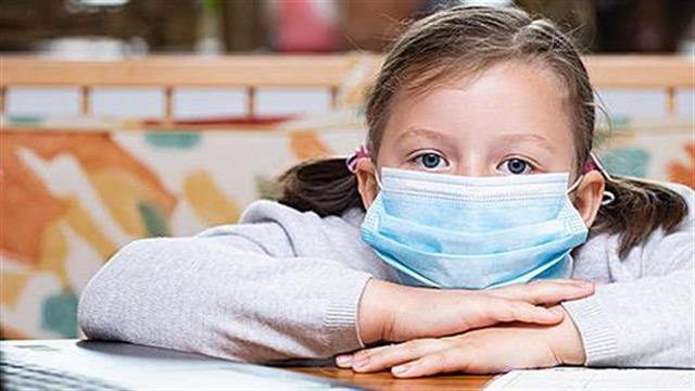Τρέχουν σε γιατρούς για απαλλαγή μαθητών από τη μάσκα!