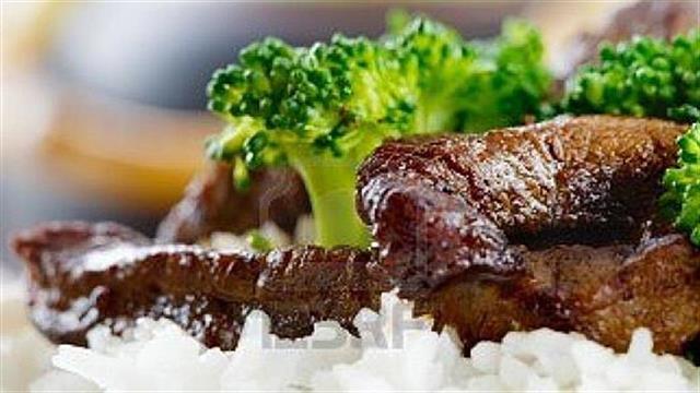 Φιλέτο μοσχαριού με μπρόκολο και ρύζι