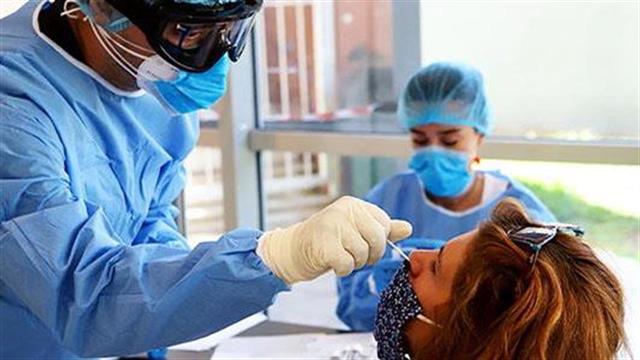 Εκτός ελέγχου: 372 κρούσματα κορωνοϊού, 4 ακόμη θάνατοι