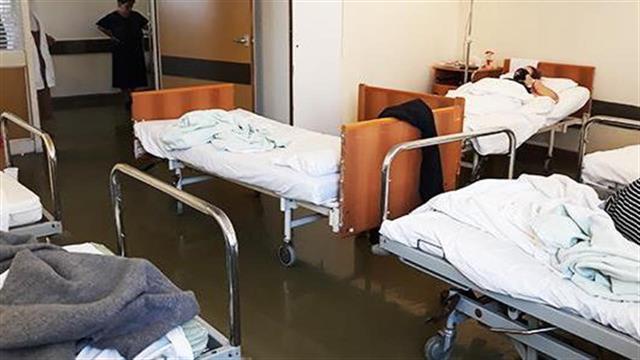 Ένας ασθενής πάνω στον άλλον στην Ψυχιατρική του Θριάσιου