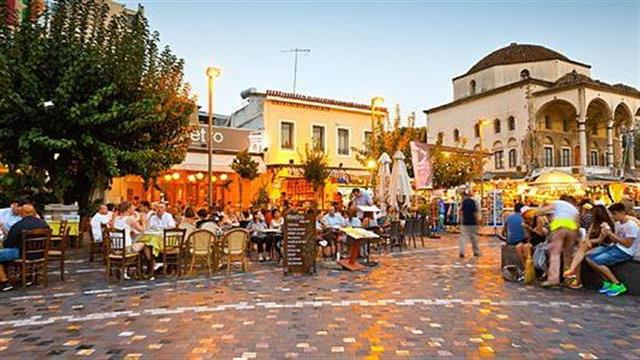 "Εκκολαπτήρια" κορωνοϊού οι πλατείες της Αττικής