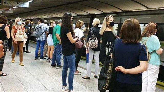 Πώς θα αξιολογηθούν τα μέτρα για τον κορωνοϊό στην Αττική, με τέτοιες εικόνες στα μέσα μαζικής μεταφοράς;