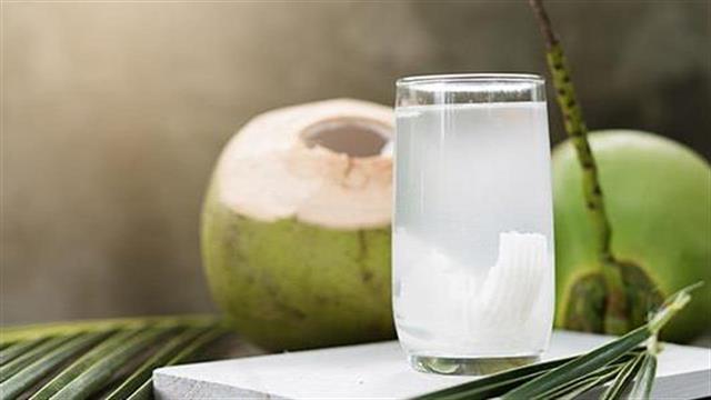Νερό καρύδας: 10 λόγοι που μας κάνει καλό