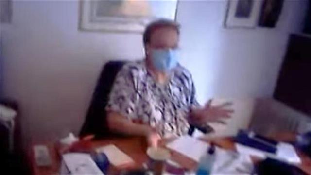 Εισβολή του "Ρουβίκωνα" στο ιατρείο της καθηγήτριας Λοιμωξιολογίας Ελένης Γιαμαρέλλου