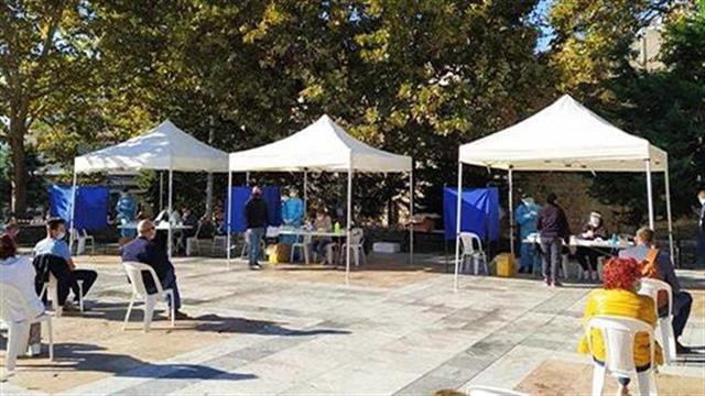 882 νέες λοιμώξεις από κορωνοϊό και 15 θάνατοι