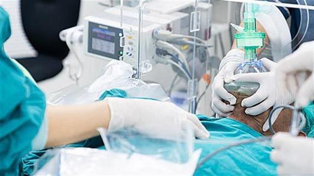 Ψάχνουν χώρο για τους διασωληνωμένους στη Θεσσαλονίκη