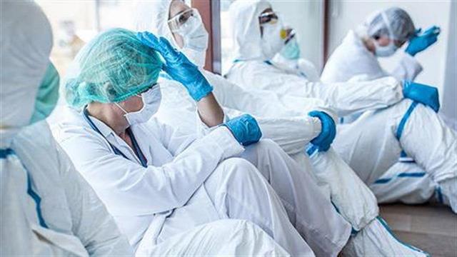 Ξεχείλισαν οι ΜΕΘ στη Λάρισα - Εφημερία με την ψυχή στο στόμα