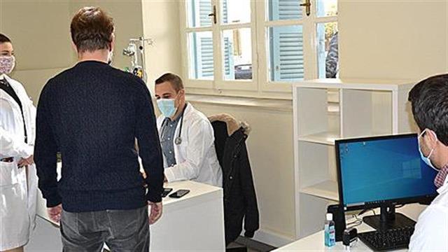 Δήμος Αθηναίων: Κοινωνικό Ιατρείο και συνταγογραφήσεις για άστεγους και άπορους