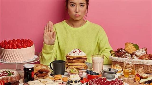 Πώς θα βελτιώσω τη σχέση μου με το φαγητό;