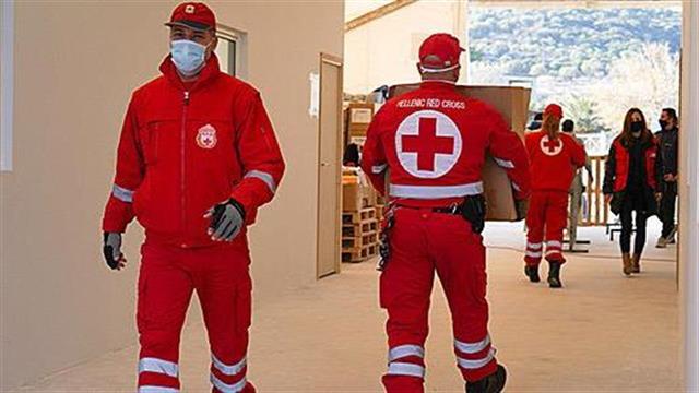 Διανομή κυτίων με είδη προσωπικής υγιεινής στο ΚΥΤ Λέσβου