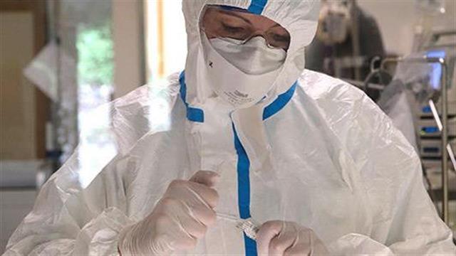 1.677 νέες λοιμώξεις από κορωνοϊό - 95 ακόμη νεκροί