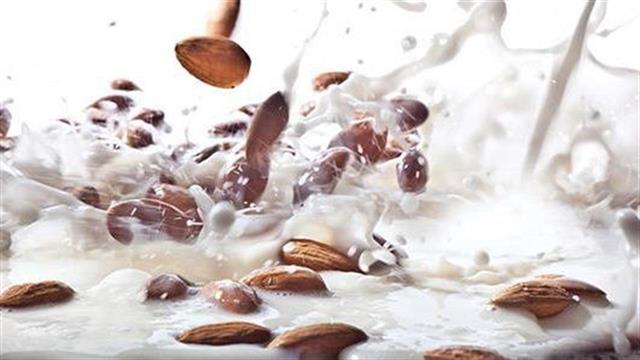 Γάλα αμυγδάλου: Πώς να το φτιάξουμε στο σπίτι