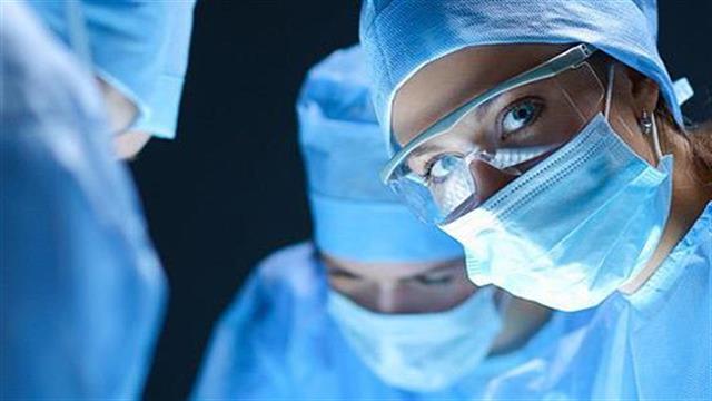 Πανδημία: Τι κρύβει η εκτόξευση του δείκτη θνησιμότητας των κρουσμάτων στην Ελλάδα