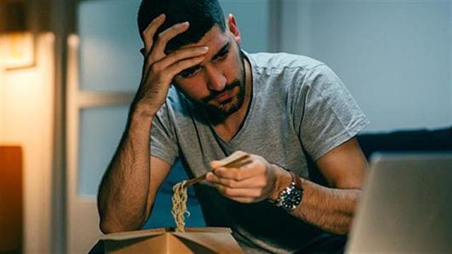 Εργασία από το σπίτι: Πώς να μην τρώω υπερβολικά