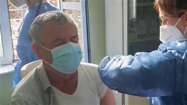 Εμβολιάστηκε κατά του κορωνοϊού ο πρόεδρος της ΠΟΕΔΗΝ - "Είναι ευκαιρία ζωής"