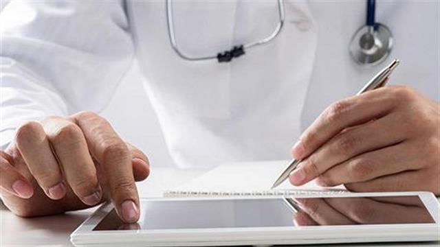 Πανελλήνιος Ιατρικός Σύλλογος: Ατελείωτη ταλαιπωρία ο εμβολιασμός των ιδιωτών γιατρών