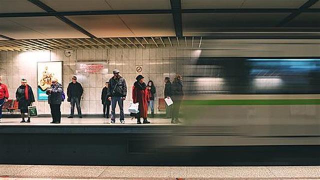 Φωνές από επιστήμονες για "σκληρό" lockdown