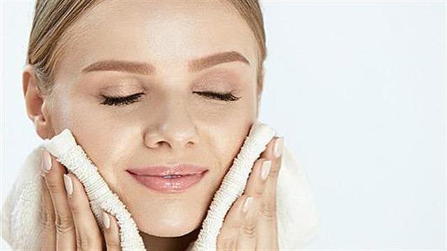 Καθαρισμός προσώπου: Τα πιο συνηθισμένα λάθη που πρέπει να αποφεύγετε
