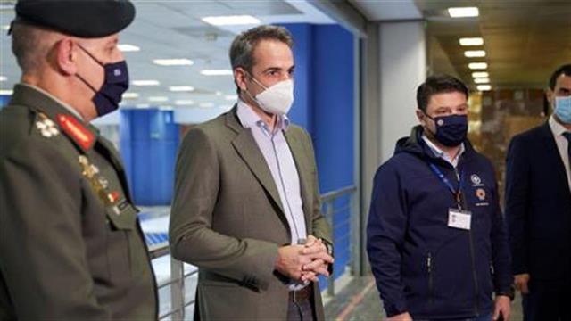 Στο mega εμβολιαστικό κέντρο, στο Μαρούσι, ο πρωθυπουργός