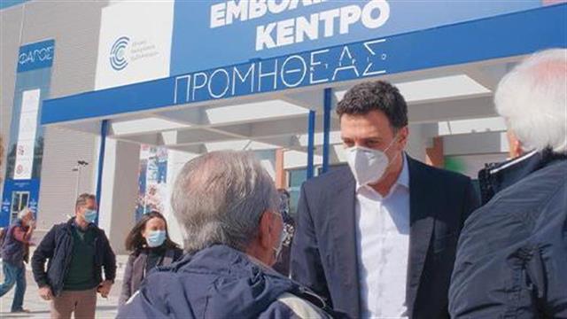 Το mega Εμβολιαστικό Κέντρο, στο Μαρούσι, επισκέφθηκε ο Βασίλης Κικίλιας