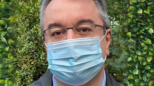 Ηλίας Μόσιαλος: Τι γνωρίζουμε για το εμβόλιο της AstraZeneca και τις θρομβώσεις