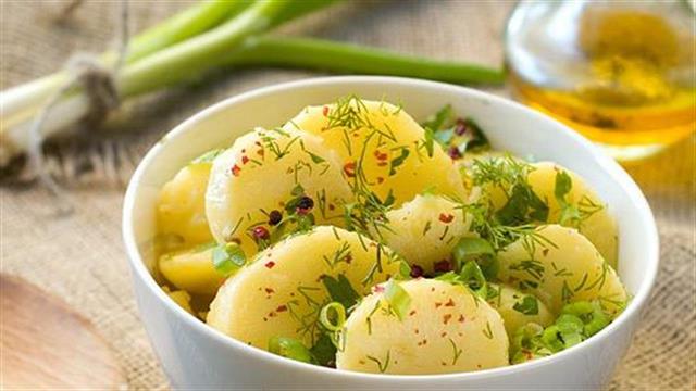 Πατατοσαλάτα: Η γευστική επιλογή για ένα δροσερό καλοκαιρινό γεύμα