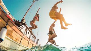 Προσοχή στις βουτιές, γιατί καραδοκούν οι ωτίτιδες