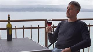 Η μέτρια κατανάλωση αλκοόλ προστατεύει από τα καρδιαγγειακά επεισόδια τους καρδιοπαθείς