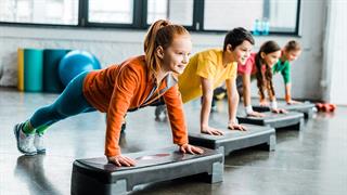 Η άσκηση αναστρέφει την επίπτωση της μεγάλης χρήσης ψηφιακών μέσων στο βάρος των παιδιών