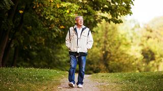 Περπάτημα για μισή ώρα την ημέρα μπορεί να αυξήσει την επιβίωση μετά από εγκεφαλικό επεισόδιο