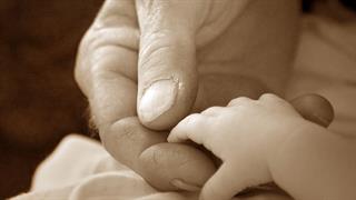 Η καθυστέρηση της πατρότητας μειώνει τη γονιμότητα;