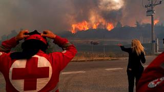 Οι Εθελοντές του Ελληνικού Ερυθρού Σταυρού στην πρώτη γραμμή της μάχης με τις φλόγες στα Βίλια