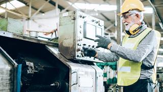 Λιγότεροι και γηραιότεροι οι εργαζόμενοι στην Ελλάδα