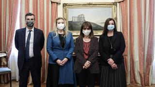 Συμβολική δράση εμβολιασμού στο Προεδρικό Μέγαρο