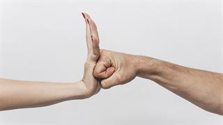 Eλληνική ιατροδικαστική εταιρία: Τα συχνότερα λάθη των κακοποιημένων γυναικών