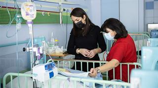 Μίνα Γκάγκα- Δόμνα Μιχαηλίδου: Κοντά στα εγκαταλελειμμένα παιδιά