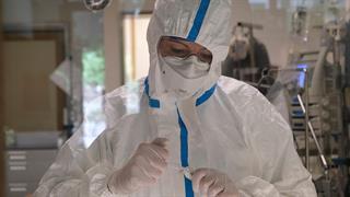 Νοσοκομεία στις ΗΠΑ αφήνουν προσωπικό με Covid-19 να παραμείνει στη δουλειά