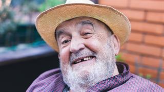 Η κοινωνική απομόνωση των ηλικιωμένων…οδηγεί και σε απώλεια δοντιών