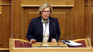 Μίνα Γκάγκα: Ανοικτό το ενδεχόμενο άρσης του ασυμβίβαστου στους γιατρούς του ΕΣΥ