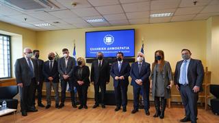 Τιμητική βράβευση του Προέδρου του Ελληνικού Ερυθρού Σταυρού από τον Υπουργό Μετανάστευσης και Ασύλου