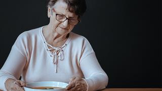 Γεροντική ανορεξία: Αιτίες που μειώνουν την όρεξη