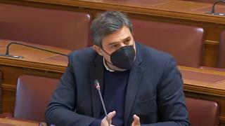 Ξανθός: Πώς η κυβέρνηση καταργεί τη μονιμότητα των νέων γιατρών του ΕΣΥ