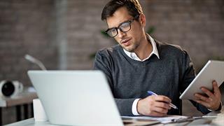 Η Πανελλήνια Ένωση Φαρμακοβιομηχανίας εκπαιδεύει νέους επιστήμονες