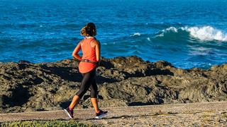 To έντονο περπάτημα αφαιρεί 16 χρόνια από τη βιολογική ηλικία 