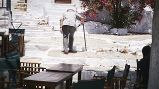 Χάθηκε πέρυσι 1,1 χρόνος από το προσδόκιμο ζωής των Ελλήνων - Ο ρόλος της πανδημίας [γράφημα]