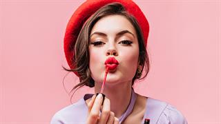 Η μεγάλη επιστροφή του κραγιόν και του make up