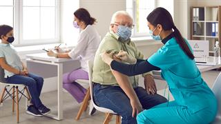 ΕΜΑ-ΠΟΥ:  Τι αναφέρουν σε έγγραφό τους προς τους υγειονομικούς για τα εμβόλια κατά της CoViD